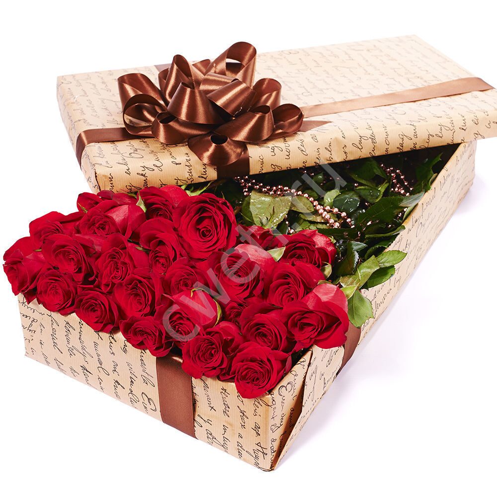 Красивый подарок женщине на день рождения. Красивые подарочные букеты. Букет в коробочке. Розы в коробке. Коробка для цветов.
